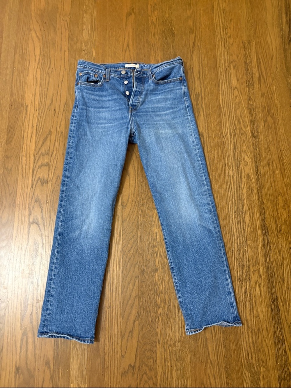 Levis women’s wedgie straight size 29